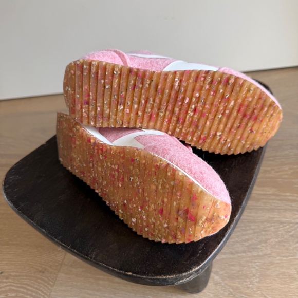 Sneakers - Picture 3 of 5